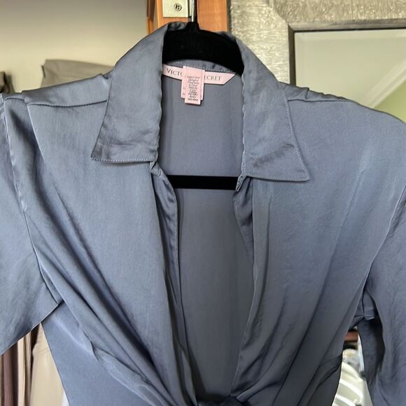 VS Tie Silk Like Top - Picture 3 of 4